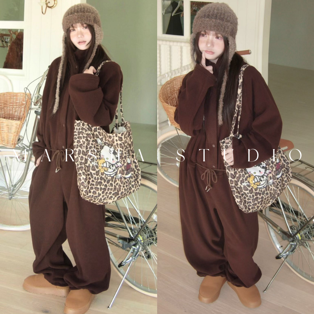 ❮韓國❯6AK10冬日懶人美學背面字母毛呢繡抽繩保暖刷毛連身褲 (5)