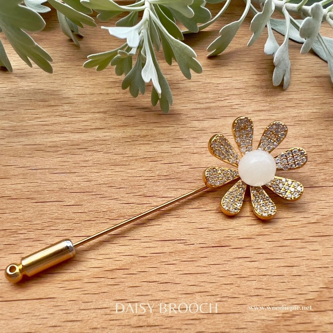 Daisy Brooch (1)