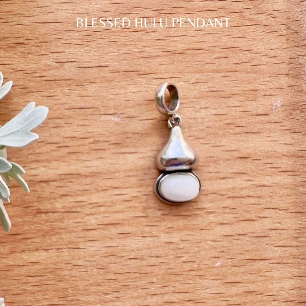 Blessed Hulu Pendant (4)