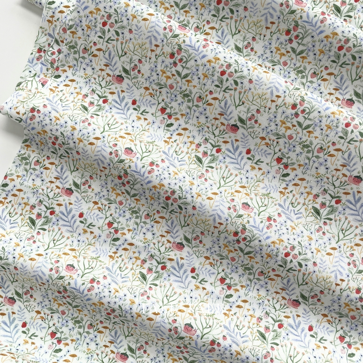 美國品牌棉布-草莓小蝸牛樂園-白-DCJ3074-WHITE-1