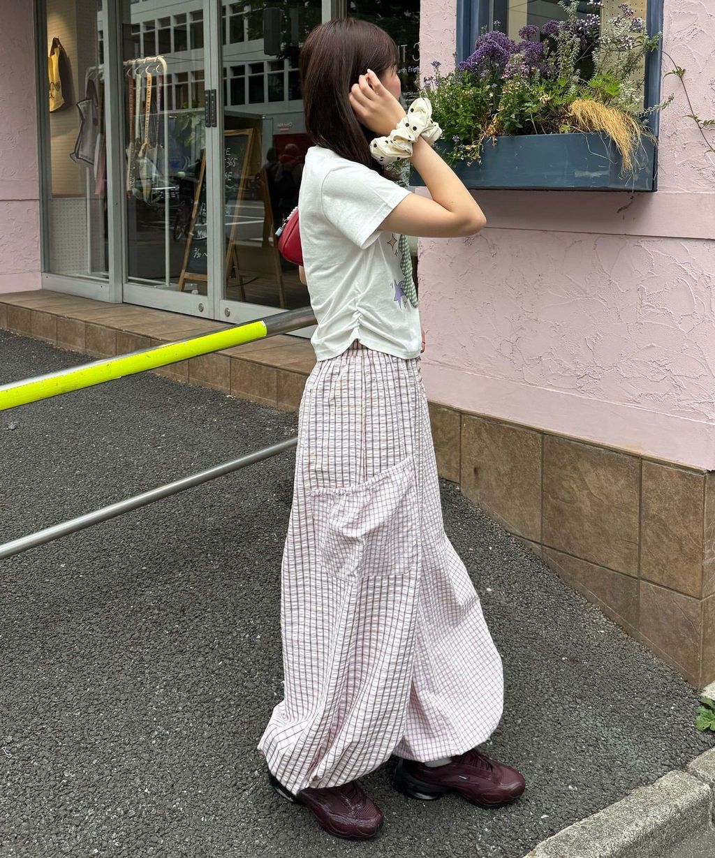 23