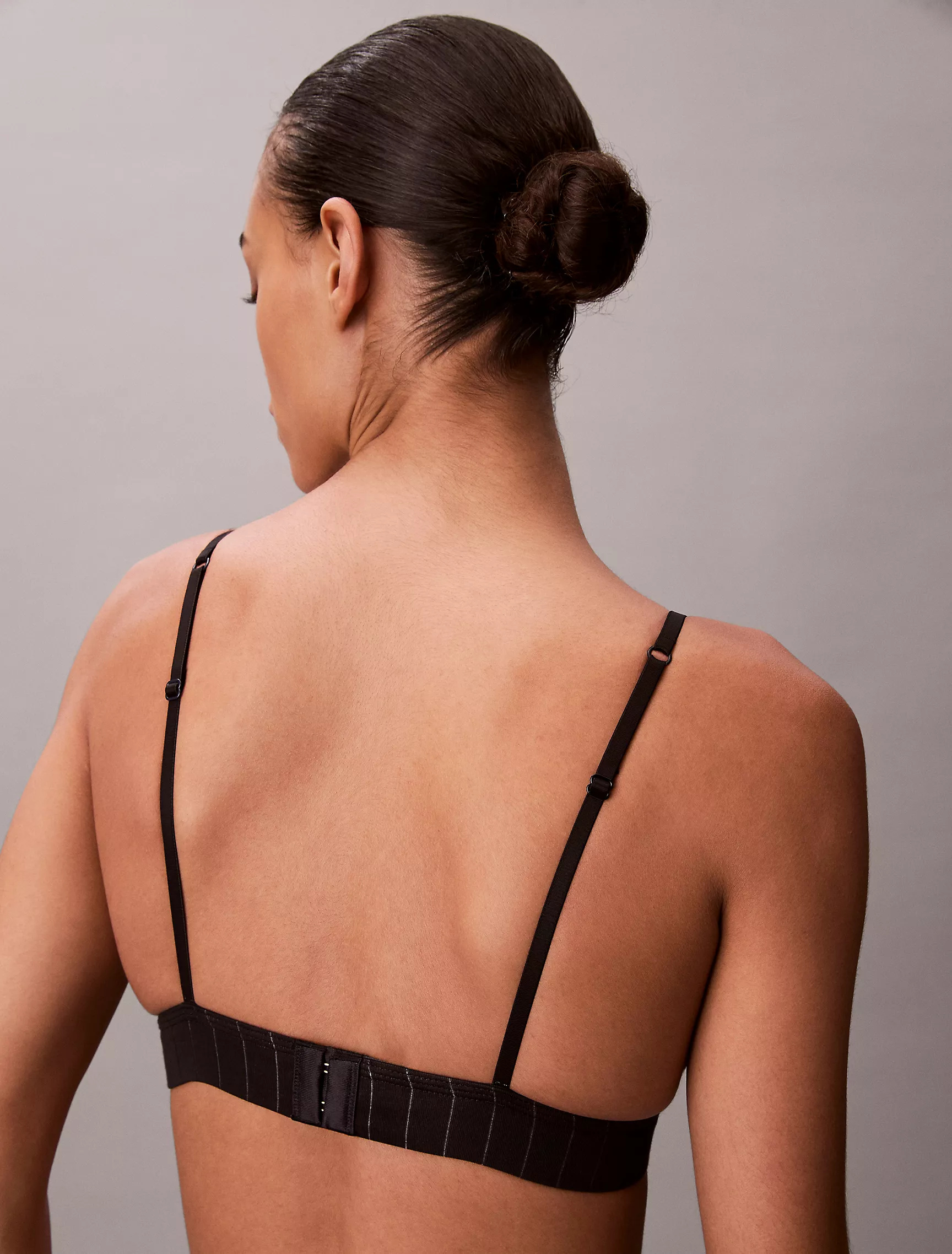 QF8886_UB1_alternate4