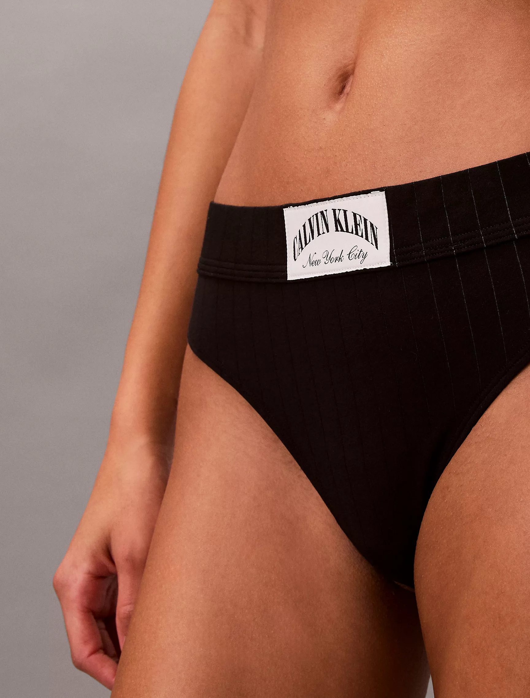 QF8711_UB1_alternate1