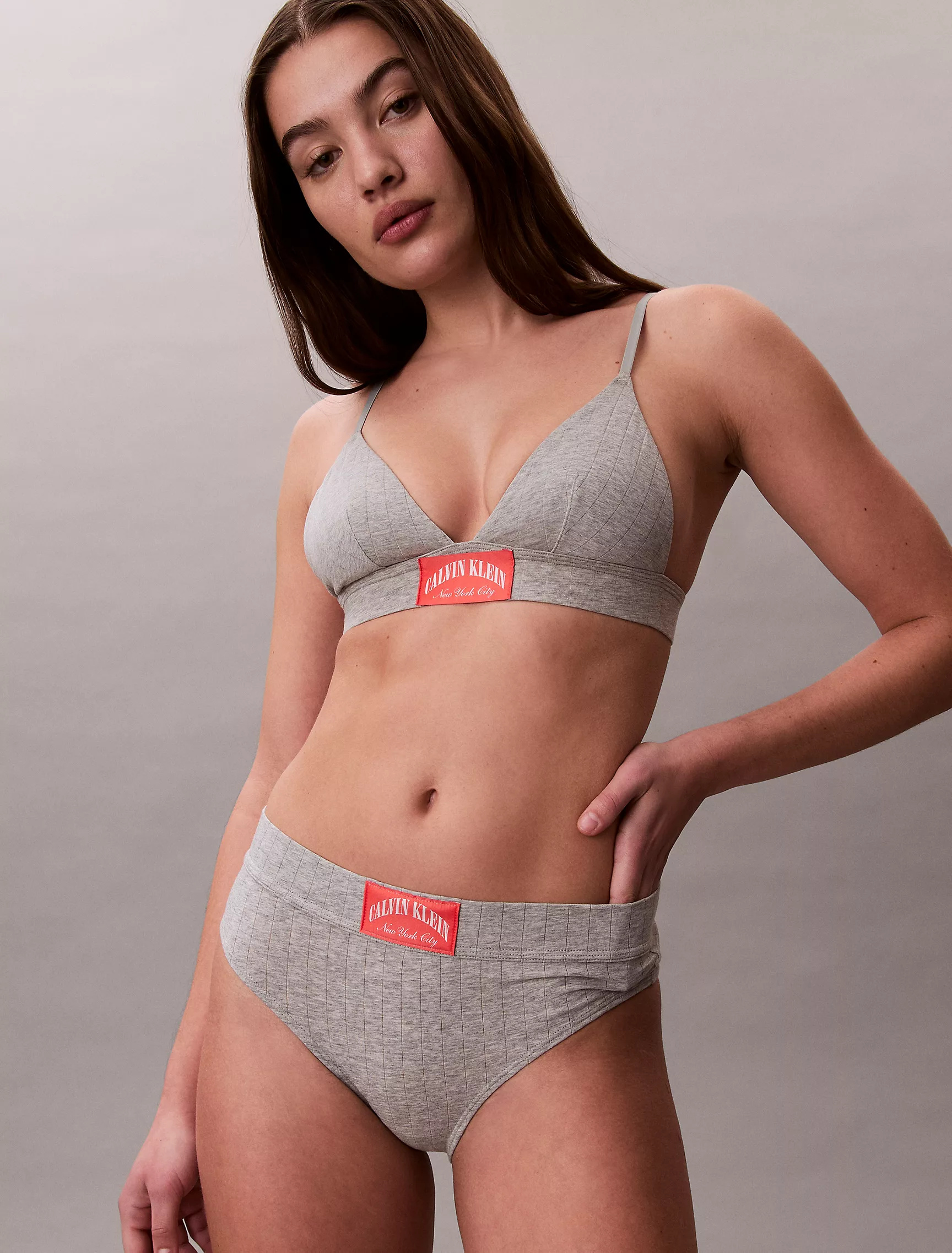 QF8815_P7A_alternate4