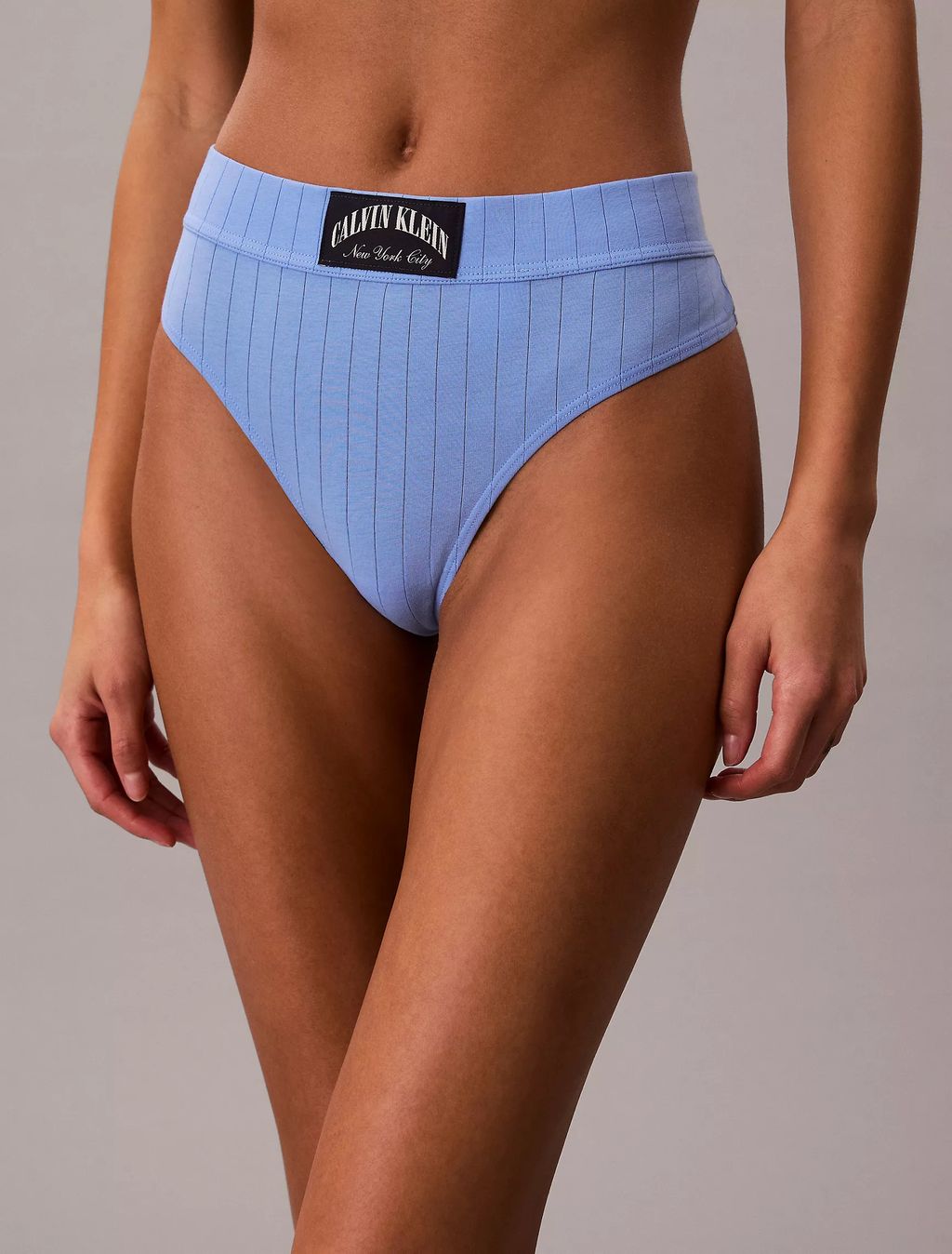 QF8711_C32_alternate5