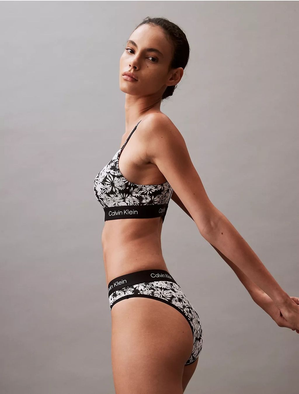 52267218_062_alternate3