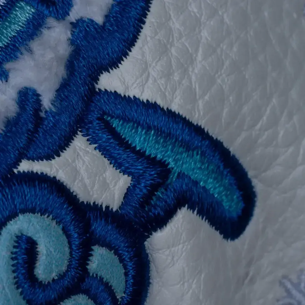 L.A.B._Y_Headcover_-_Link.1_CloseUp