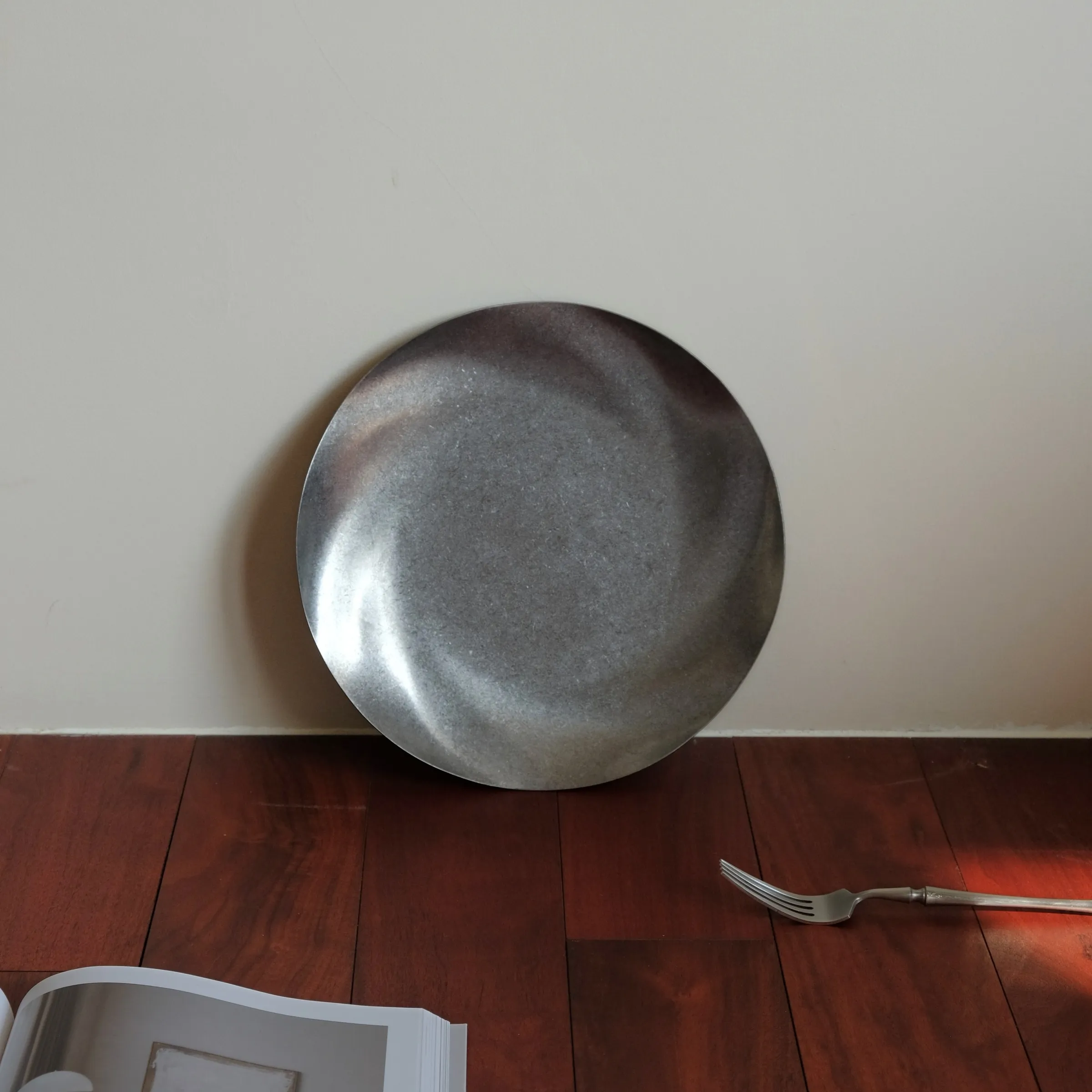 髦光皎影・不鏽鋼碗盤組  水紋盤 (25cm)