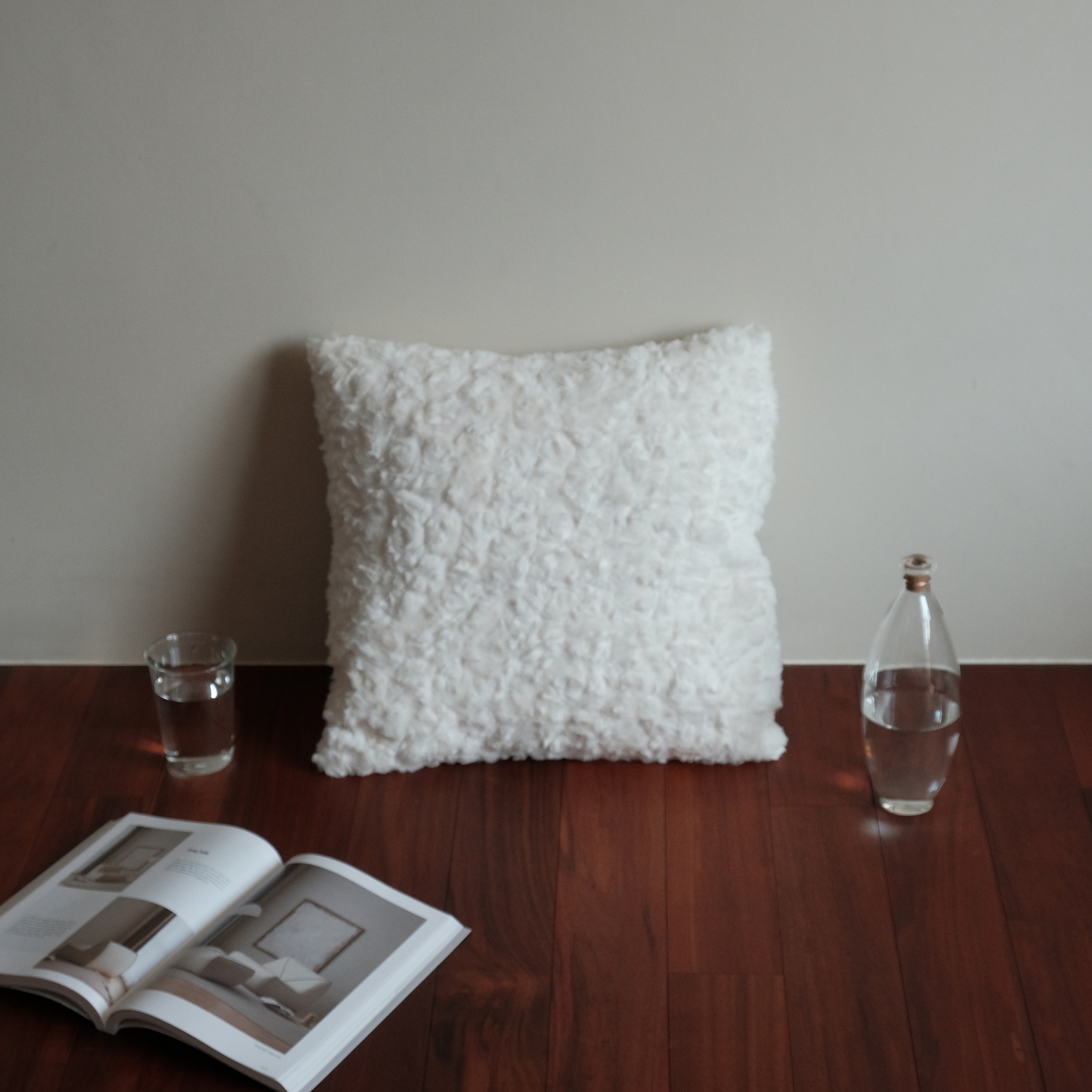 純枕套 - 兔毛壓花