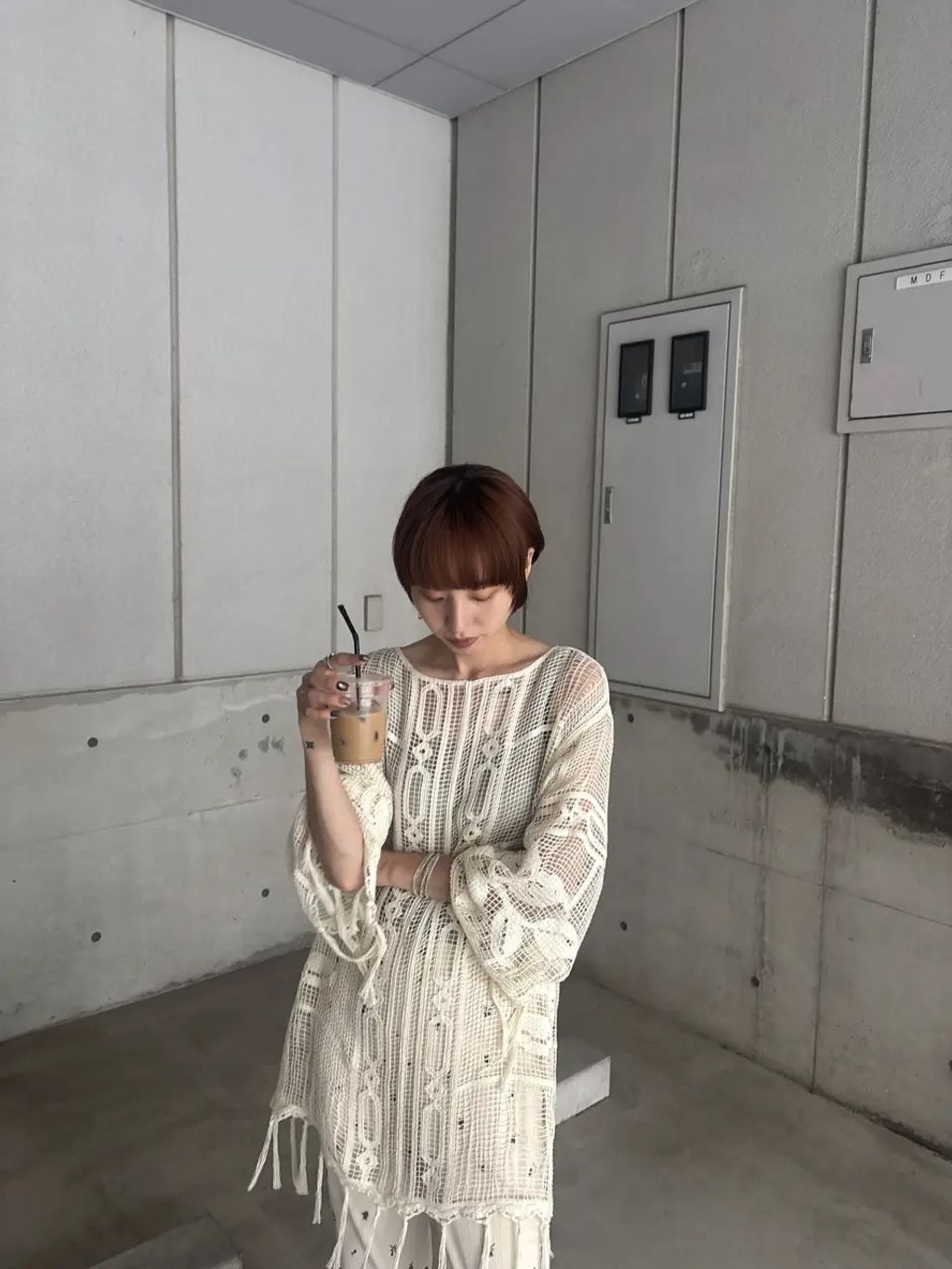AMERI VINTAGE / MEDI LOOSE MESH FLOWER KNIT TOPS – OwO