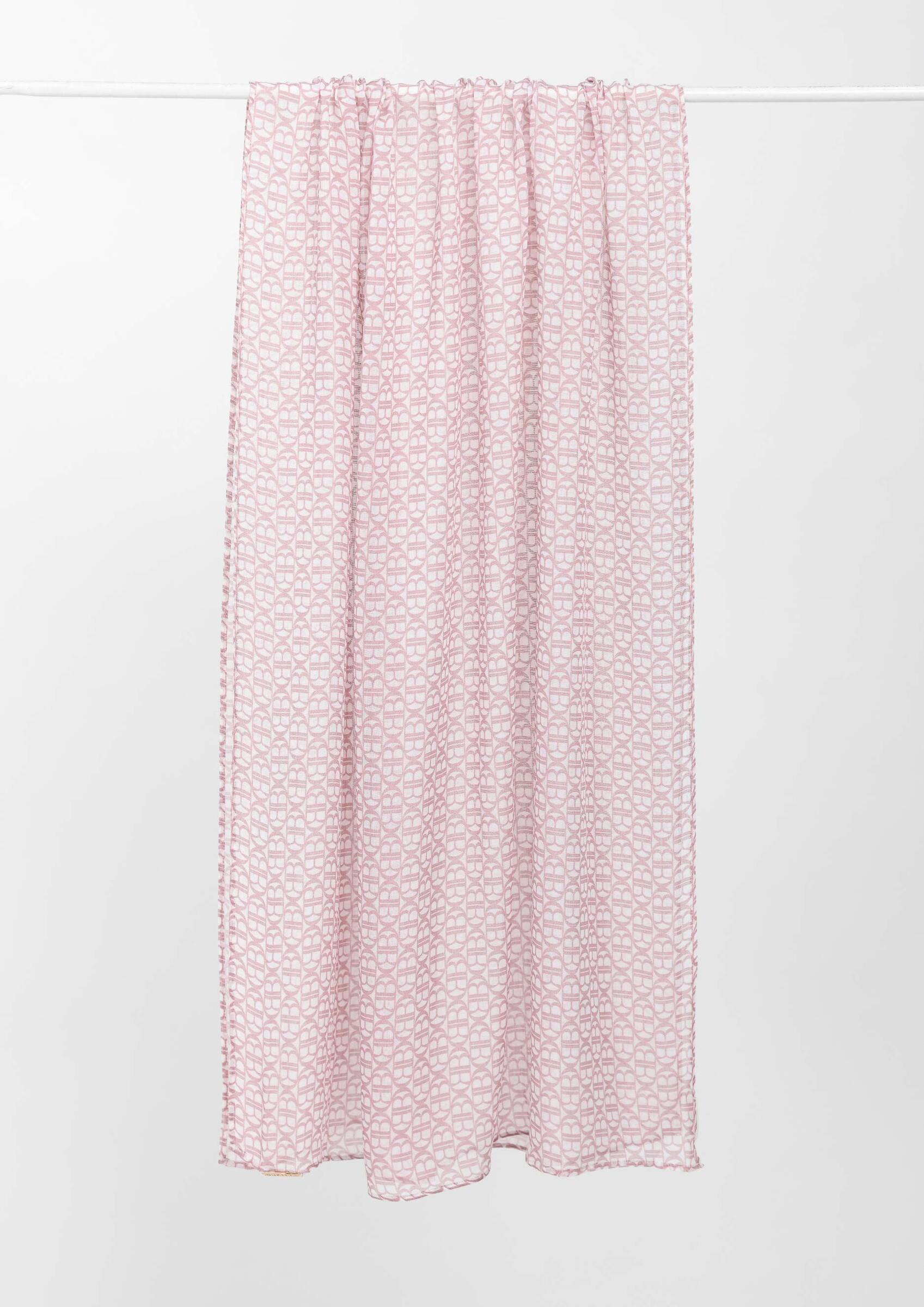 Shawl-Square-Monogram-02