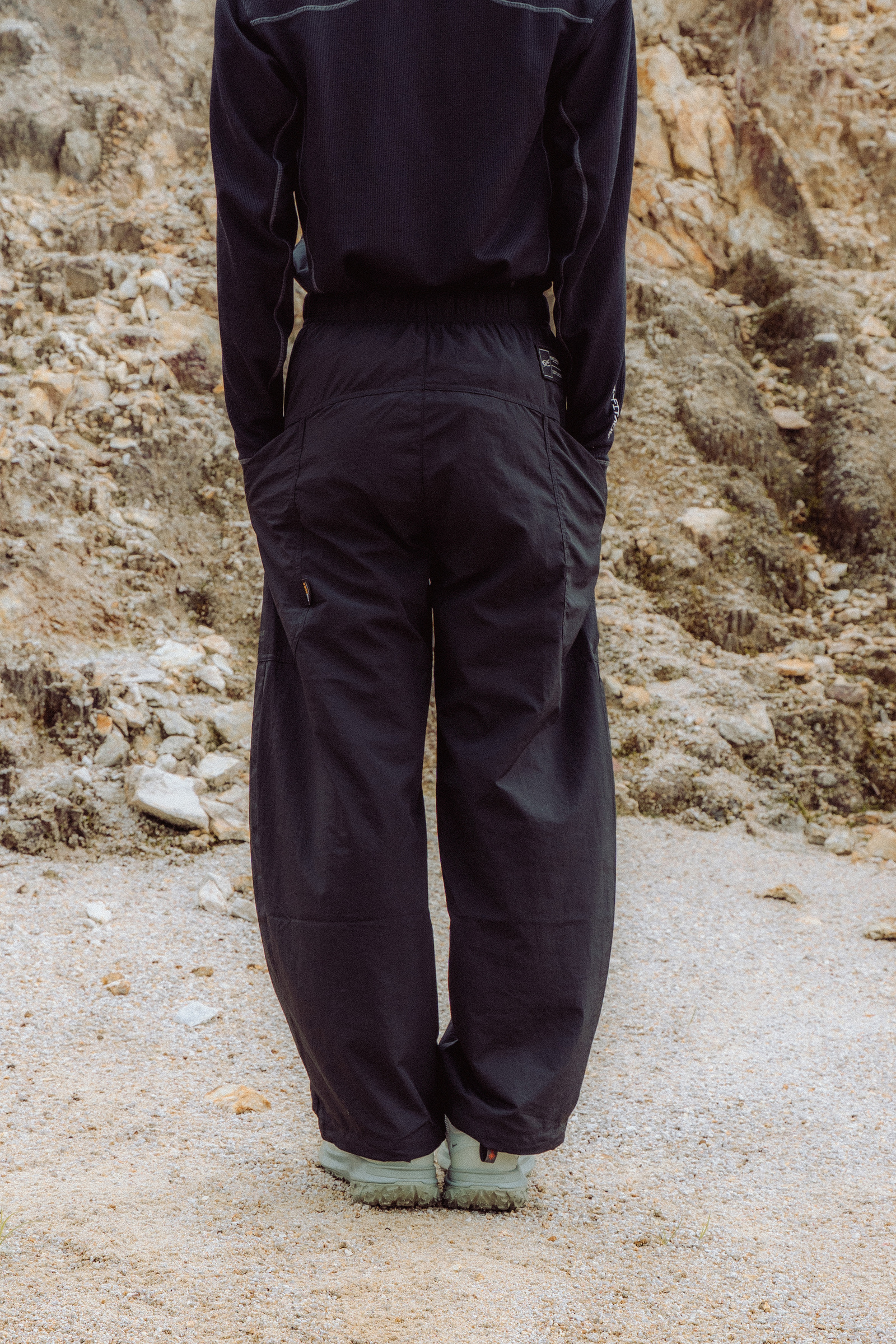 Curved Pants Black_2