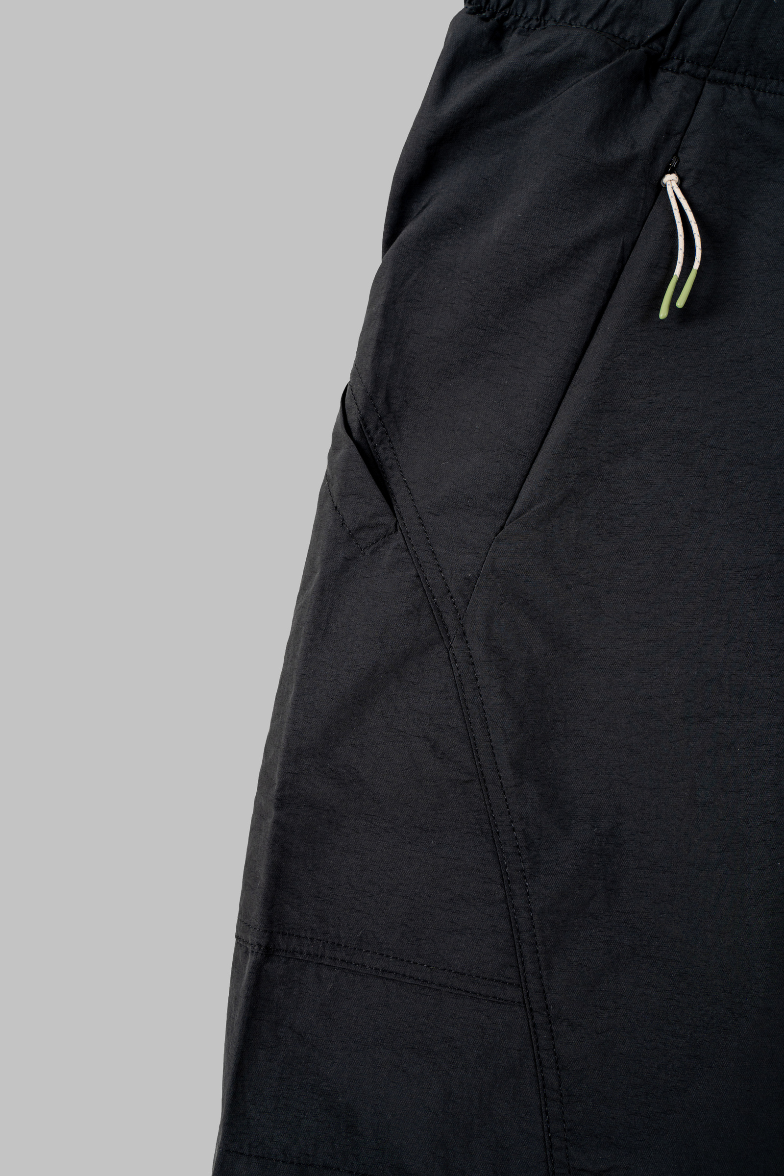 Black Easy Short_2