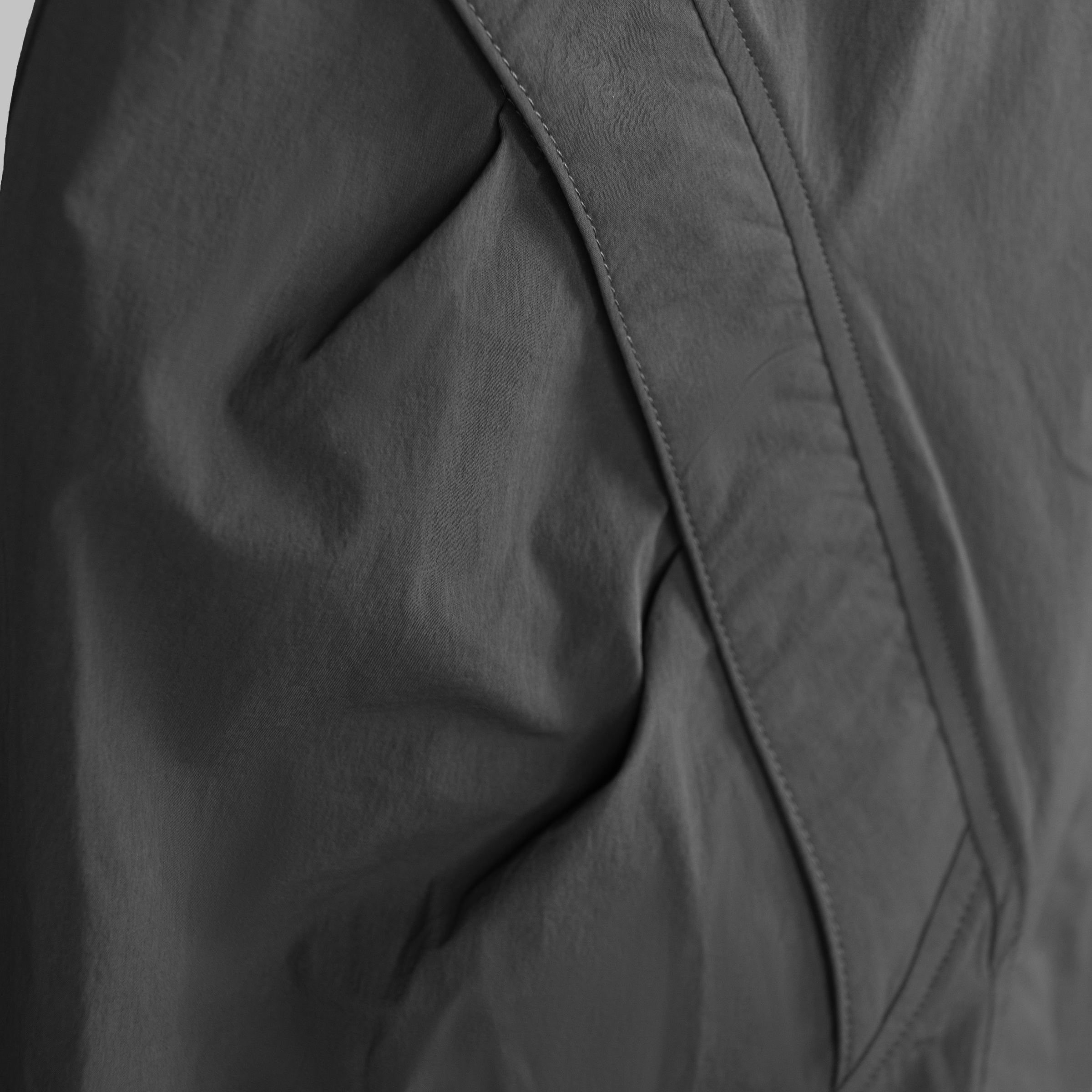 Pleats Curve Pants Close Up_3