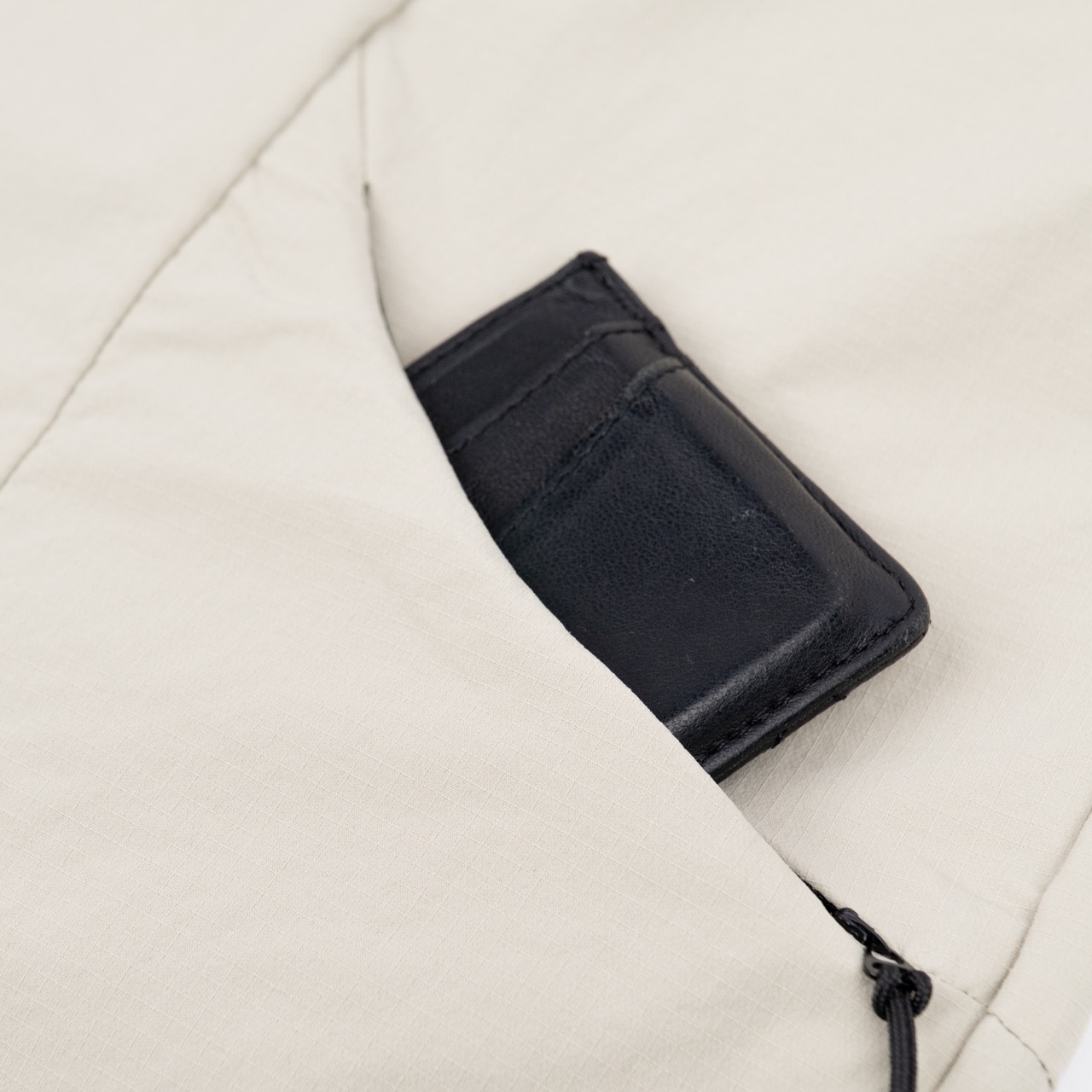 U8 Boxy Shirt (Khaki) CloseUp_04 Large