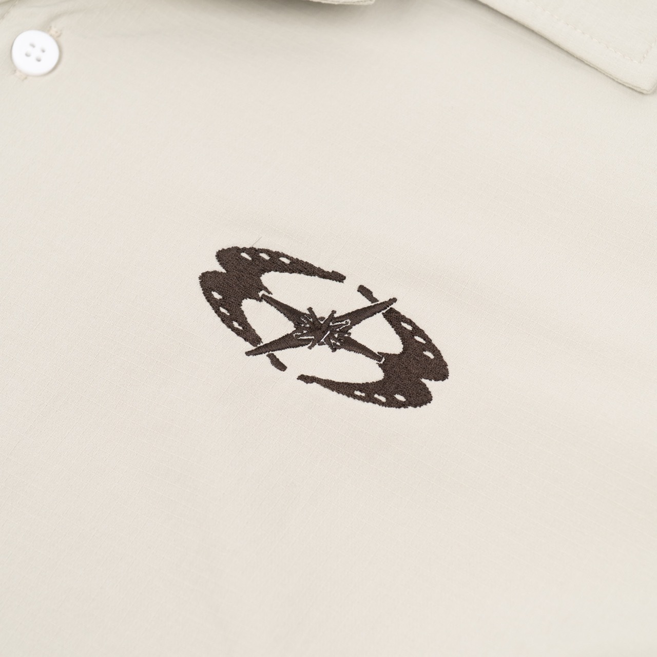 U8 Boxy Shirt (Khaki) CloseUp_02 Large