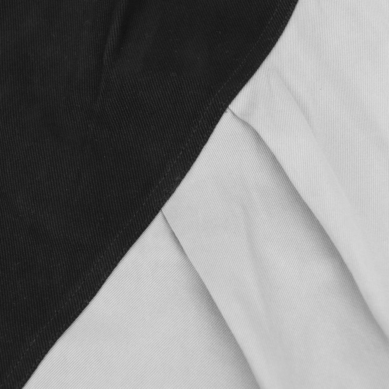 Panel Pleats Shorts (Black) CloseUp_04 Large