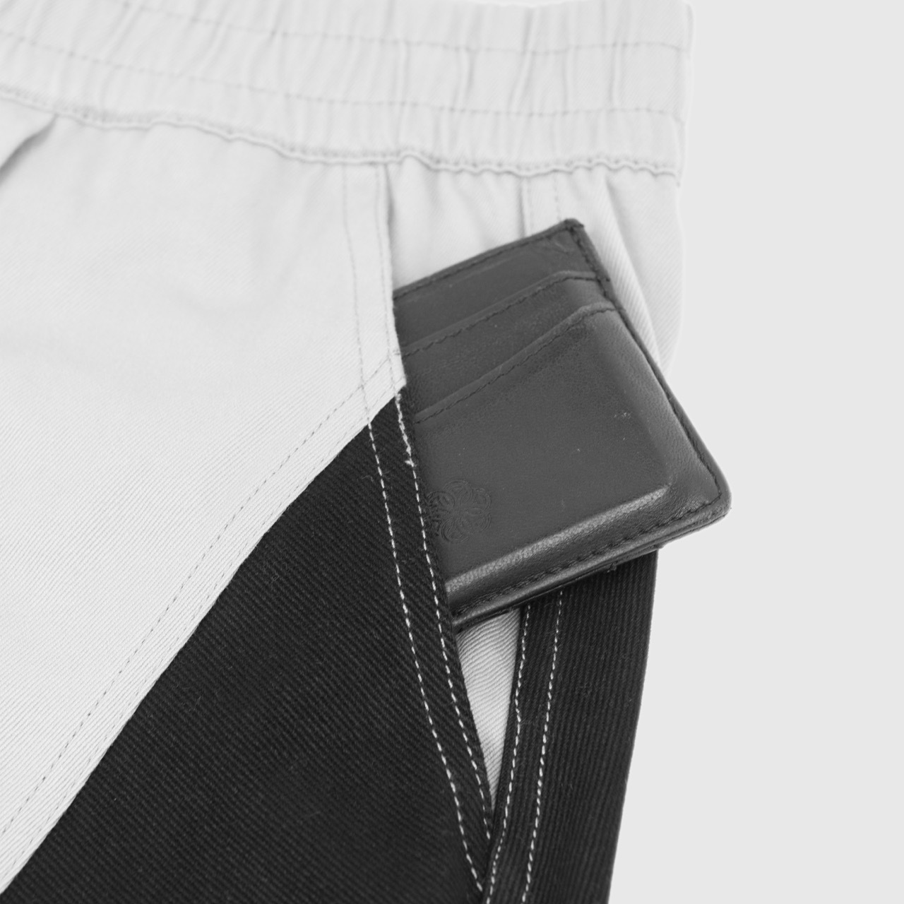 Panel Pleats Shorts (Grey) CloseUp_02 Large