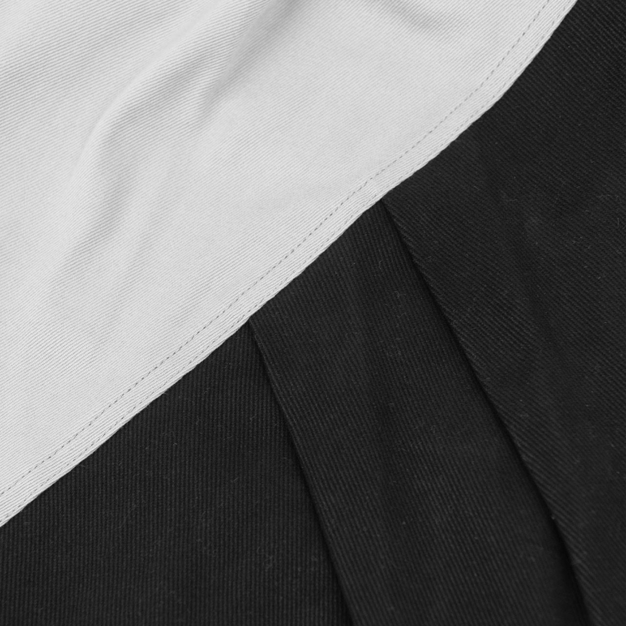 Panel Pleats Shorts (Grey) CloseUp_03 Large