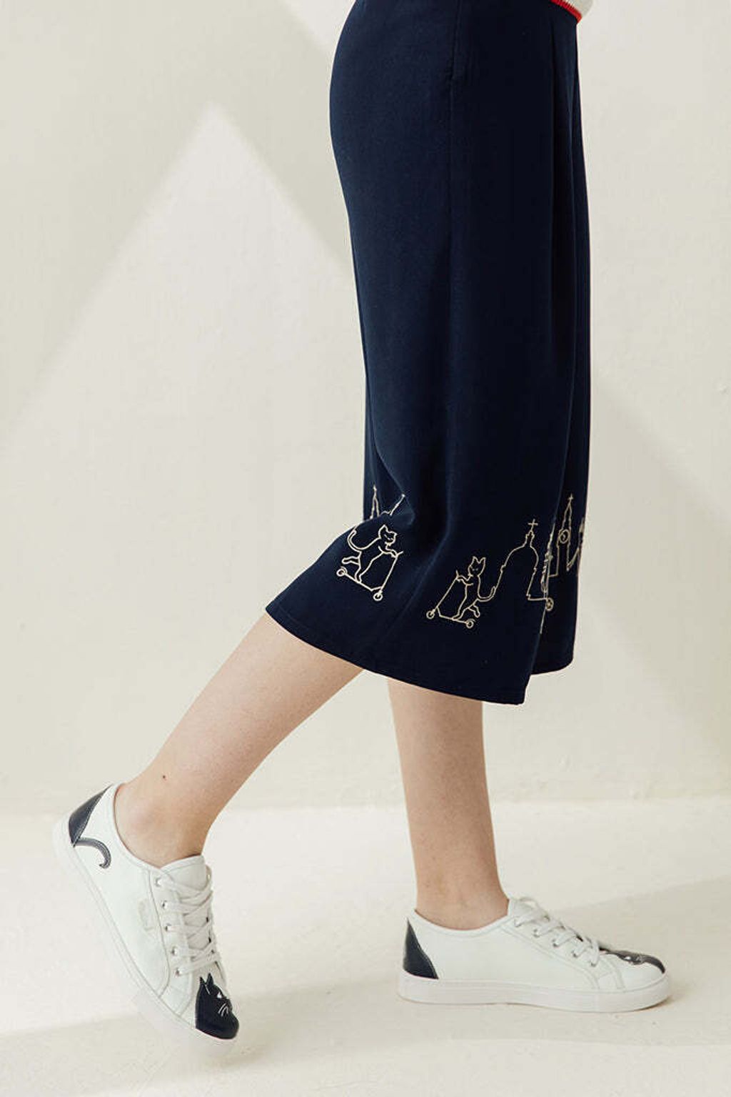 18SS-TRS-03-Dark-Navy-8.jpg?v=1693051825&width=