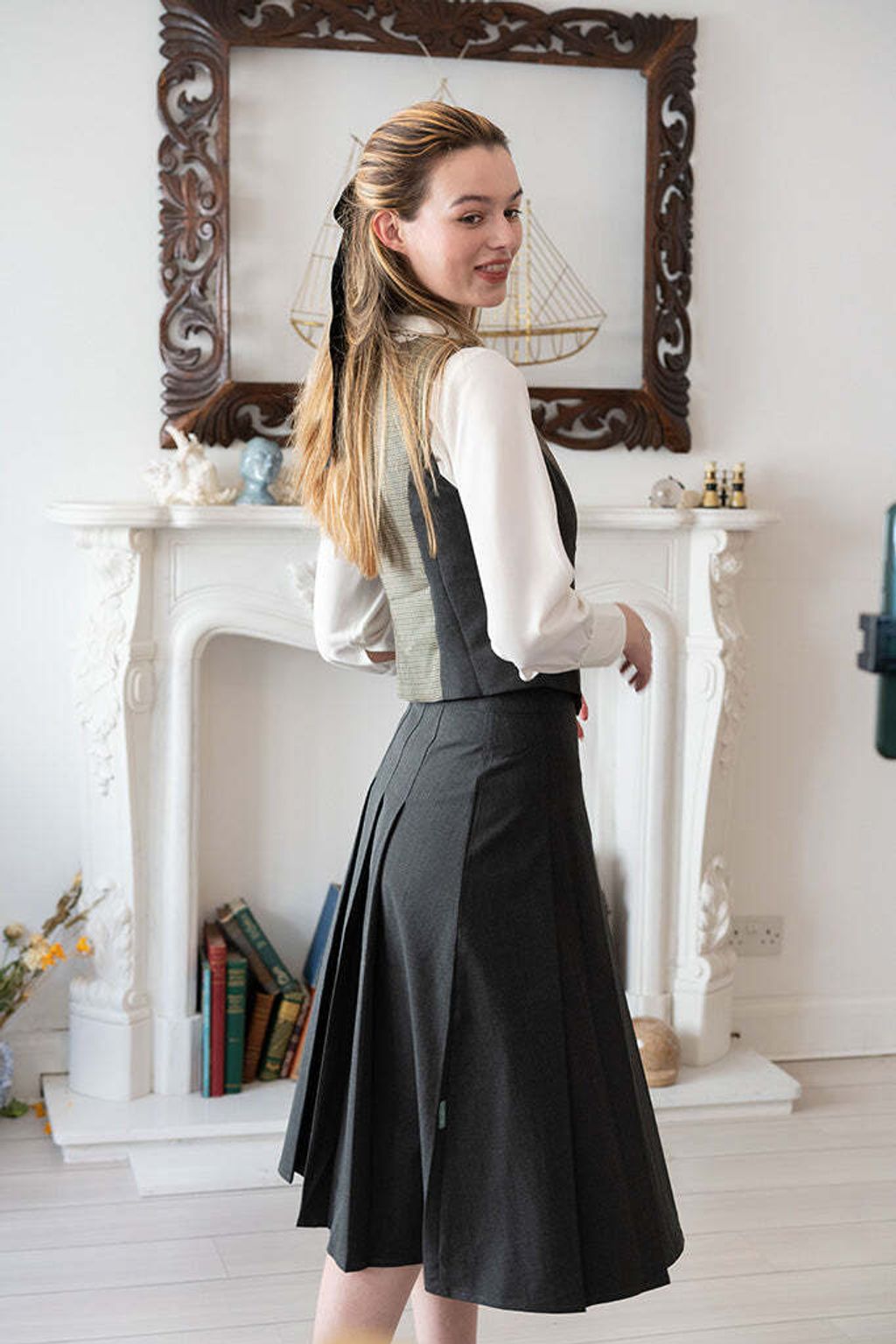 22AW-SKT-01-Jean-Brodie-Skirt-Lia-3.jpg?v=1693077602