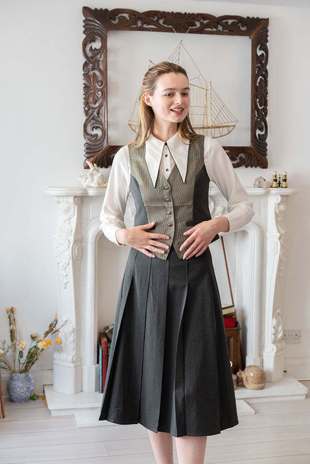 22AW-SKT-01-Jean-Brodie-Skirt-Lia-1.jpg?v=1693077597