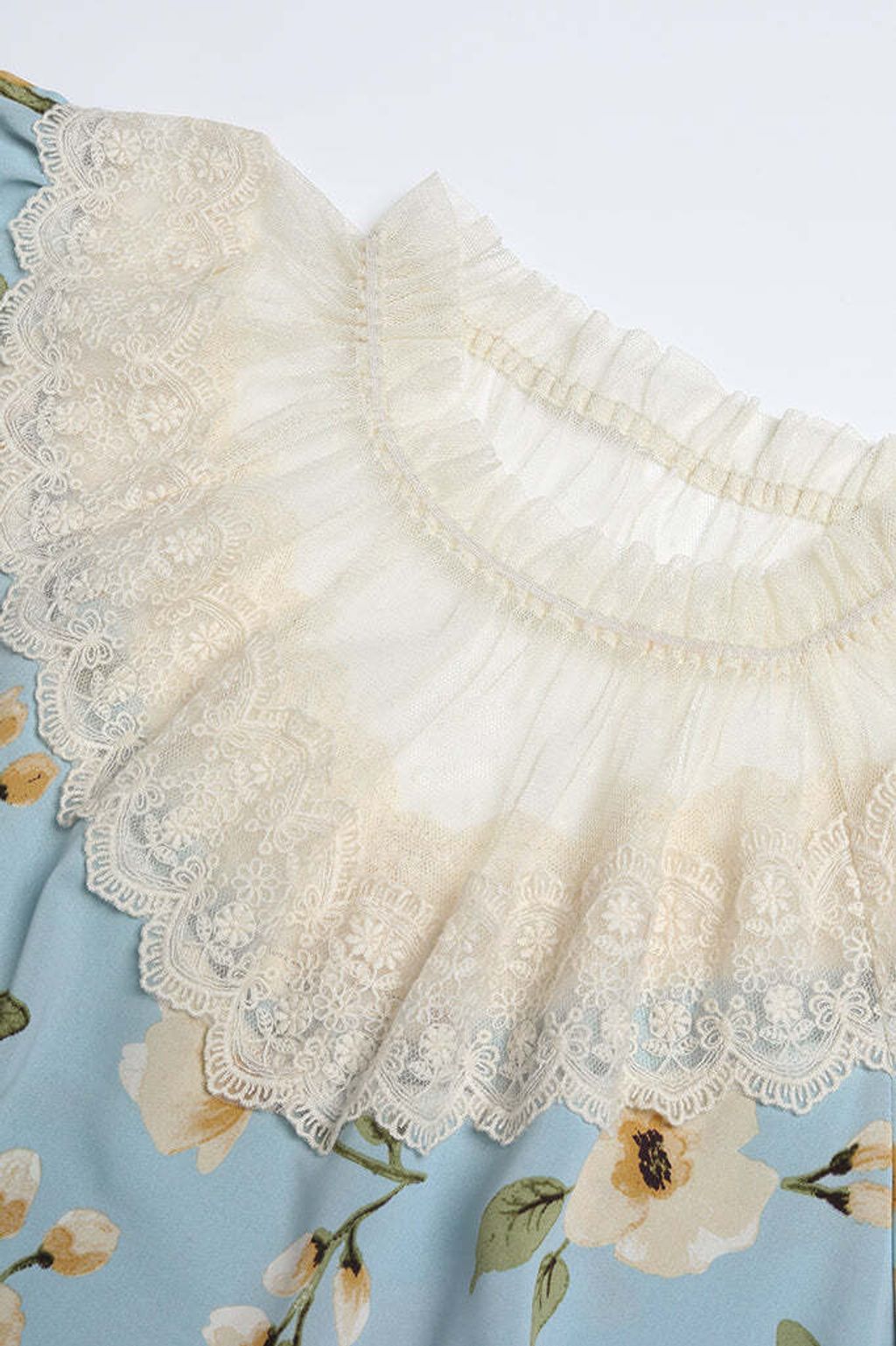 Guell-Lace-Dress3