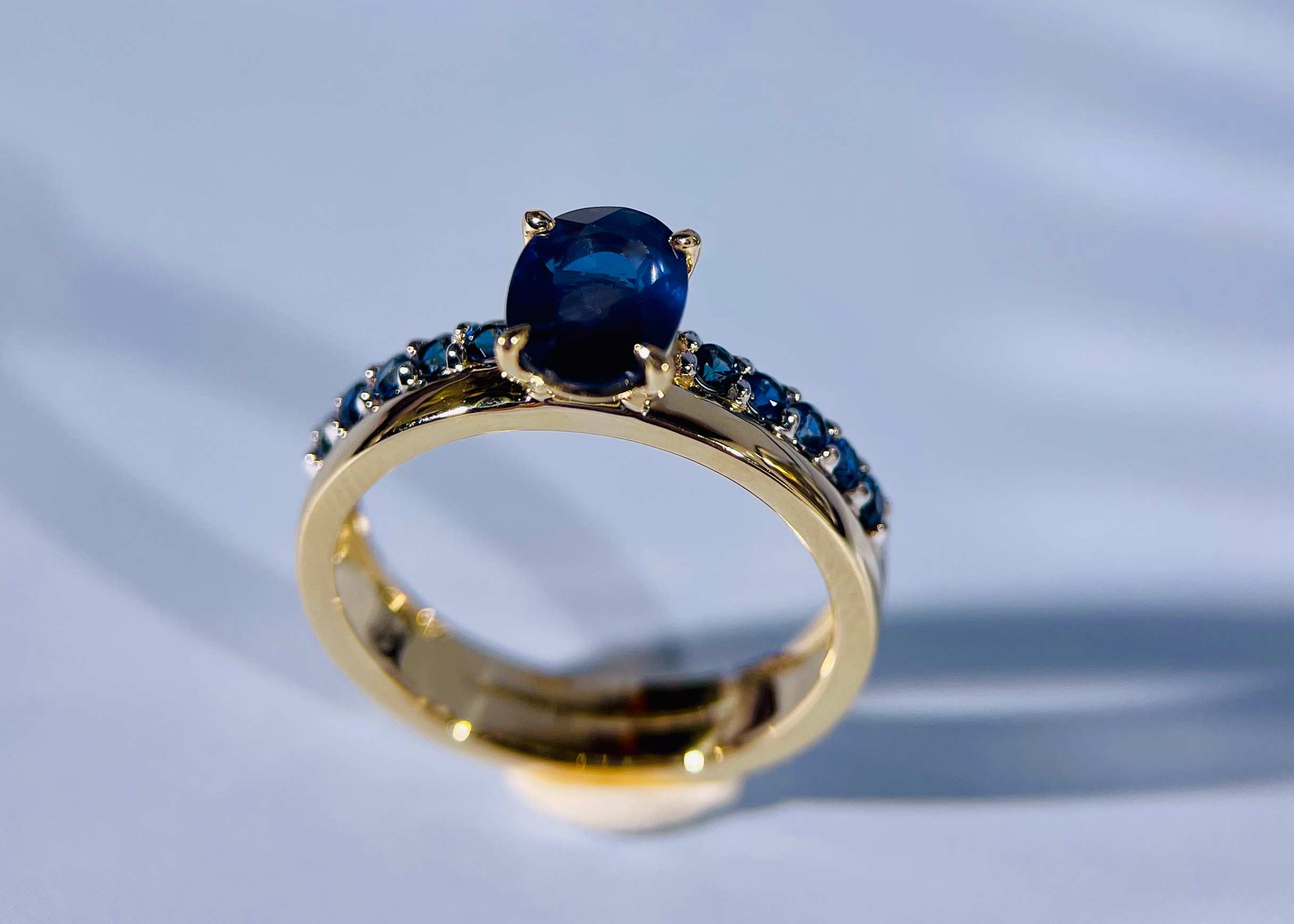 งานสั่งทำแหวนทอง 14K ไพลินดิบ unheated blue sapphire 1.5cts - คุณเบนซ์