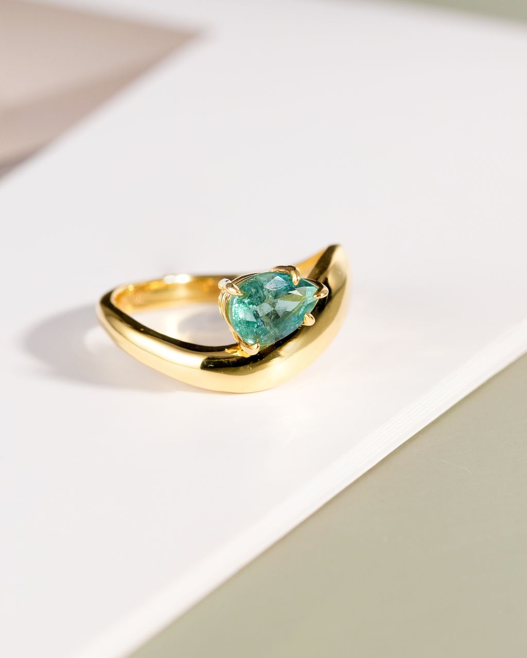 curve emerald 5