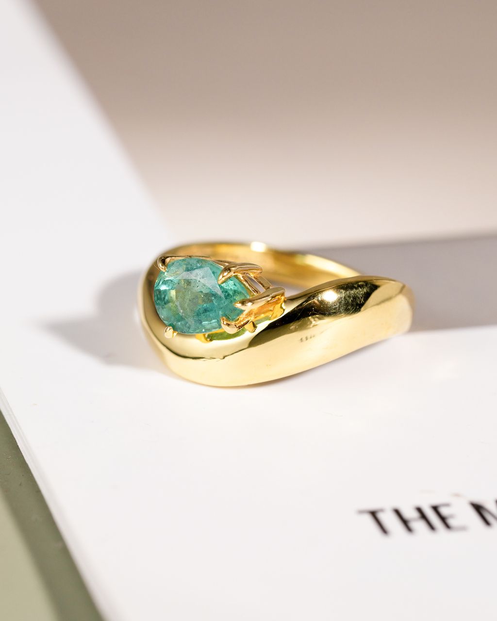 curve emerald 1