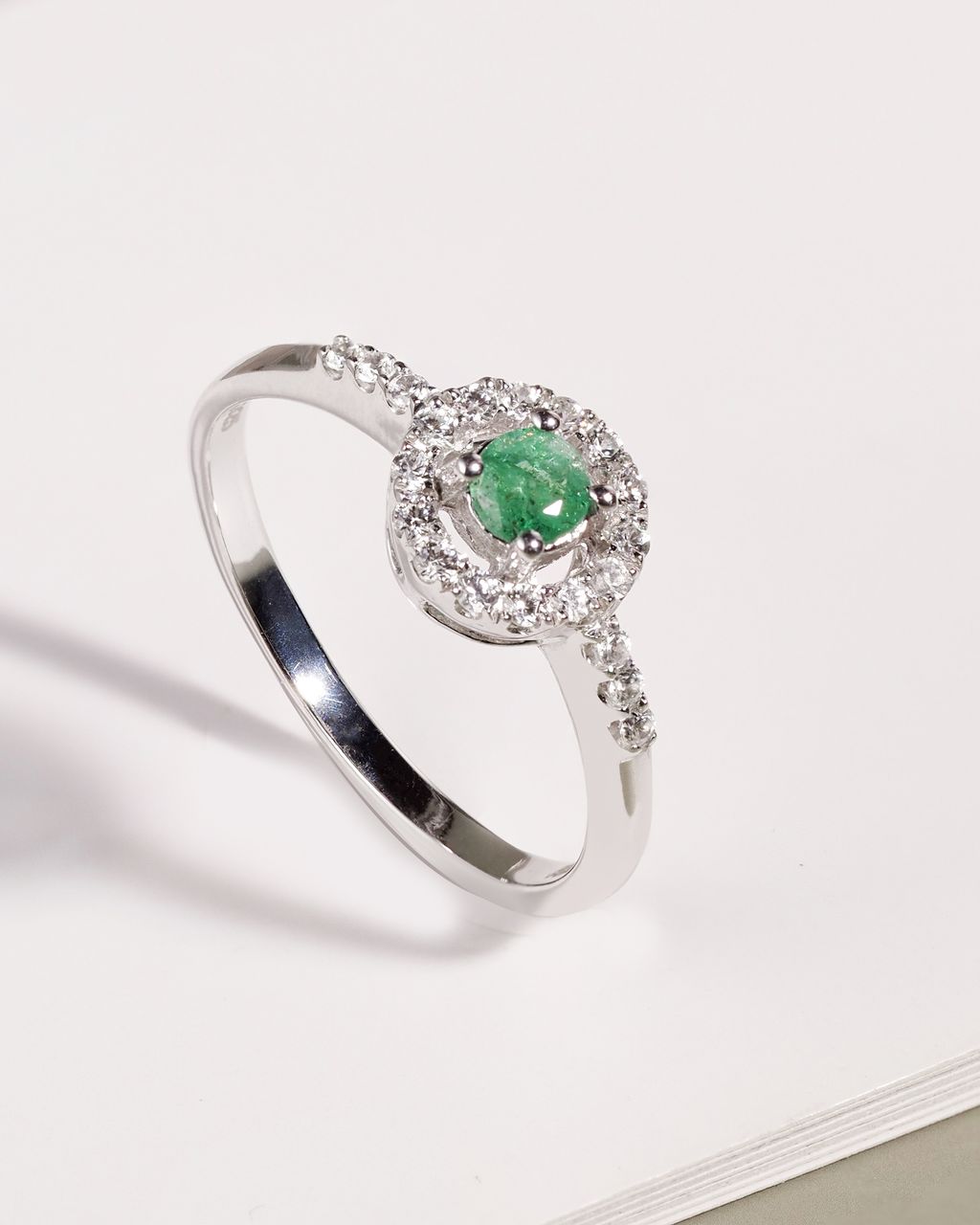emerald ring axora 4