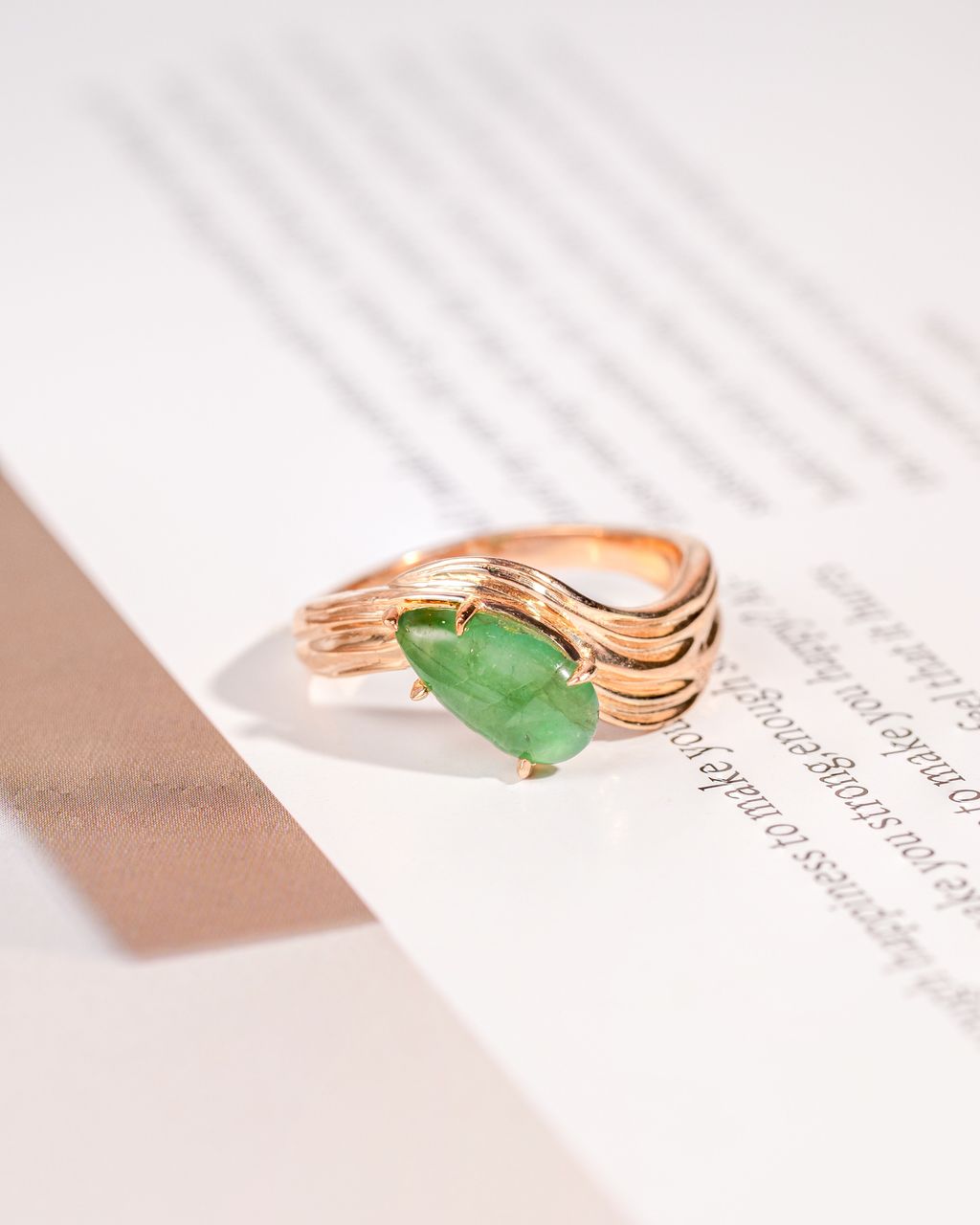 Emerald wave ring axora
