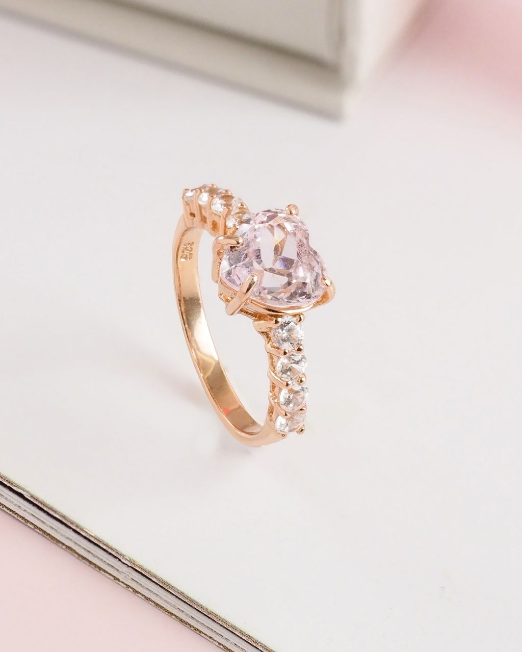 AXORA heart kunzite2