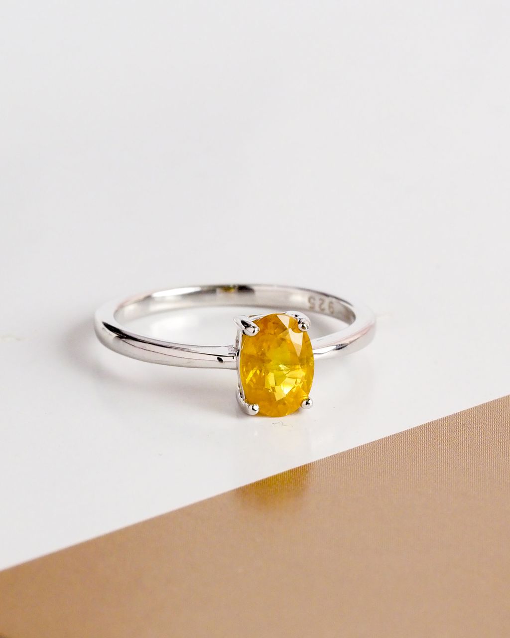 Axora oval yellow sapp ring