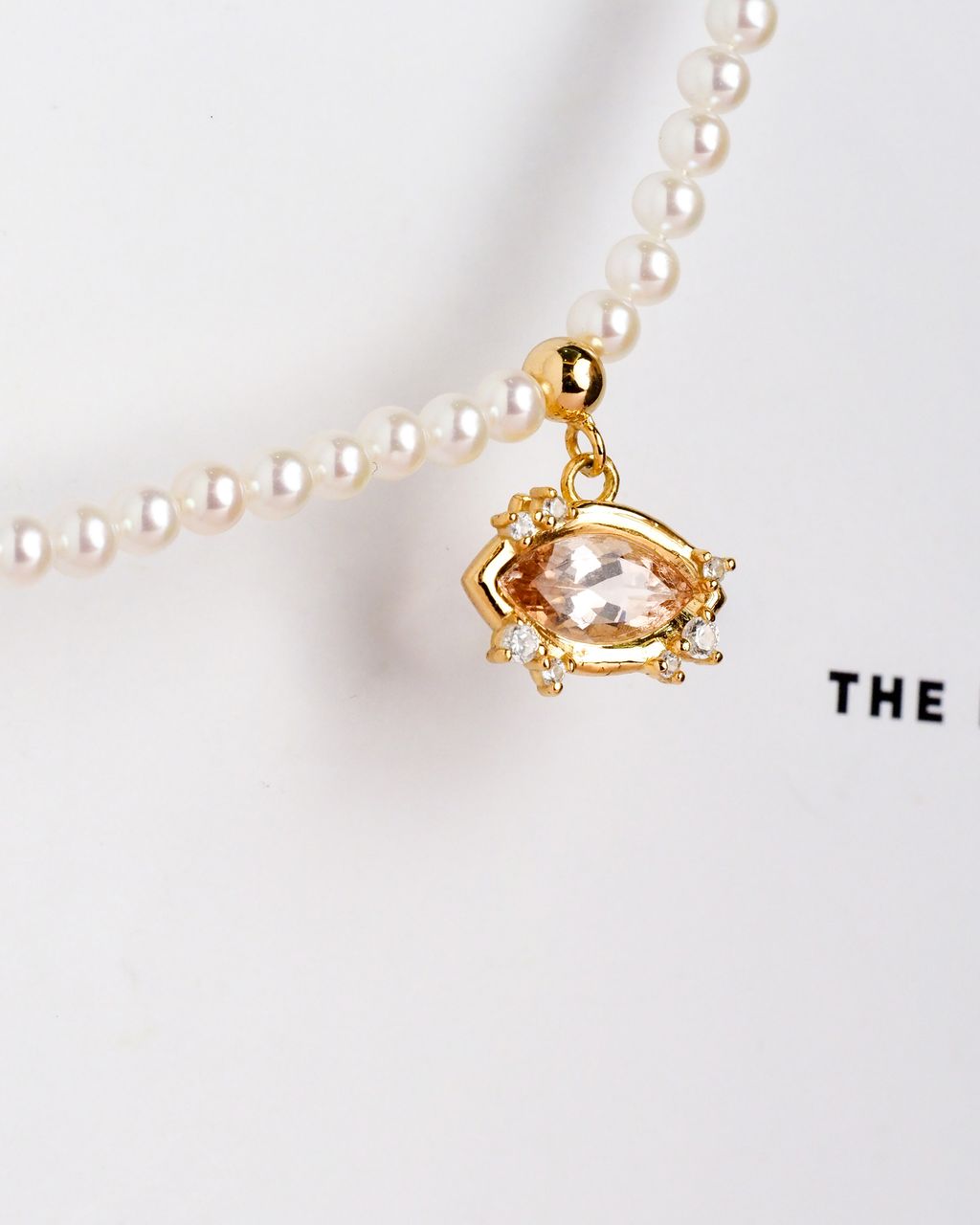 AXORA Pearls neck