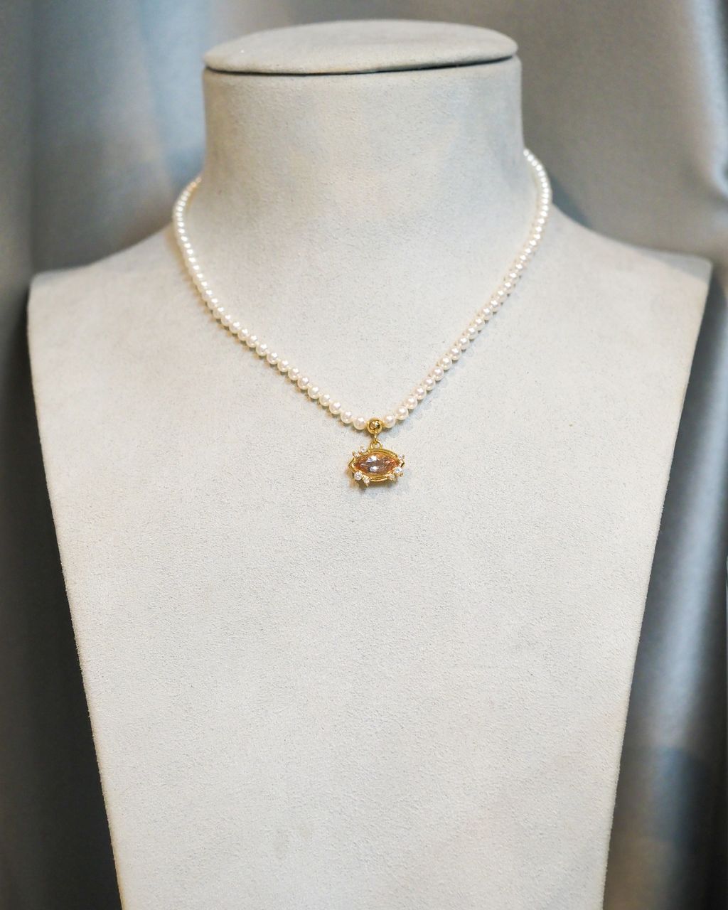 AXORA Pearls necklace1