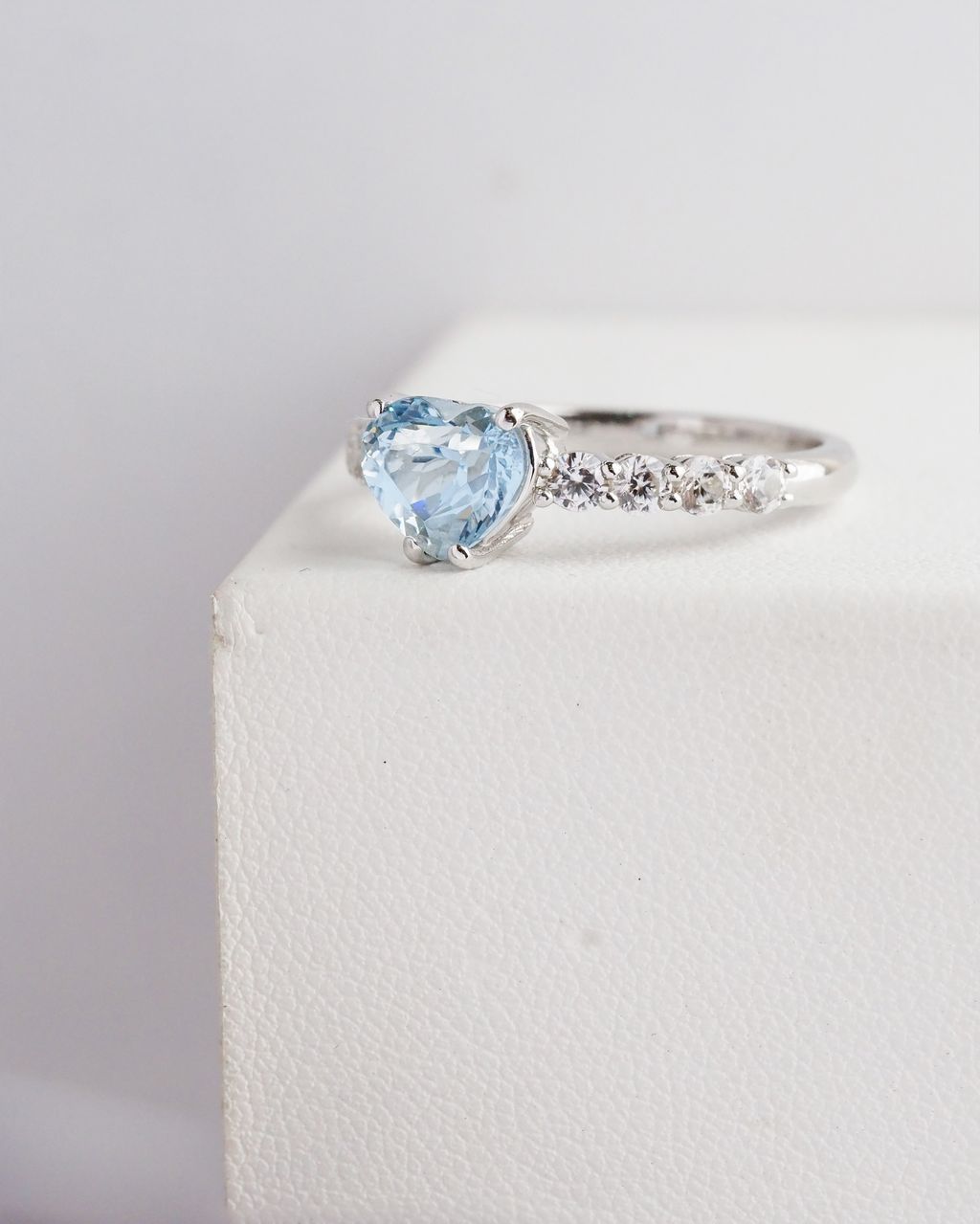 Axora heart aquamarine