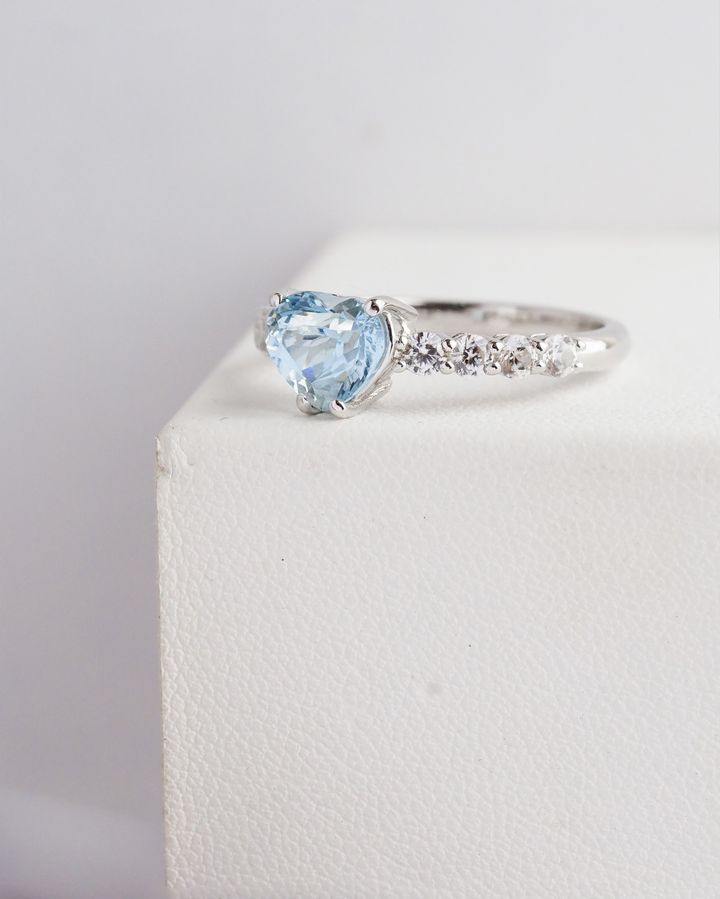 Axora heart aquamarine