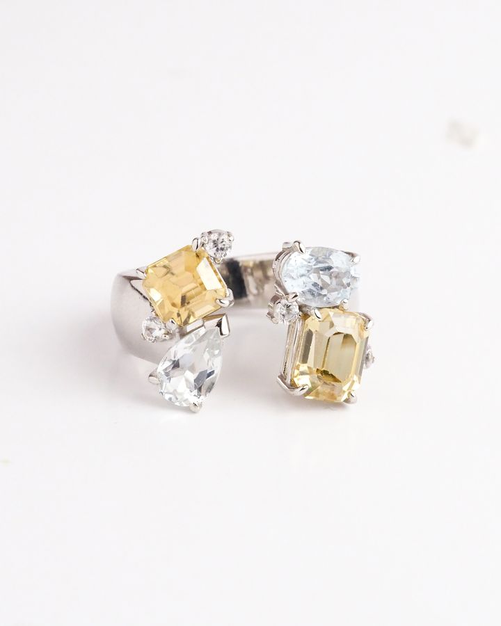 Axora between ring