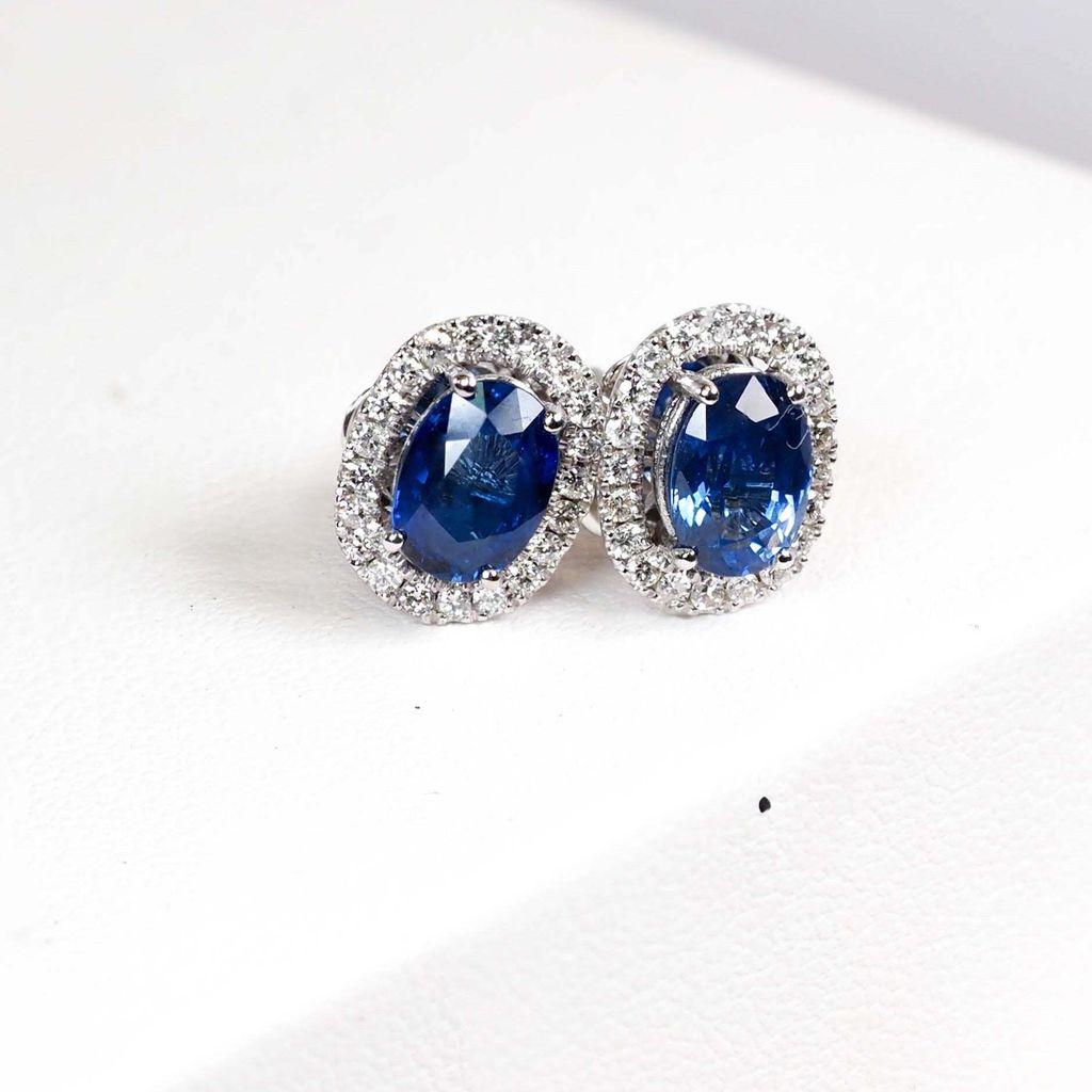 blue-sapphire-with-diamond-halo-earrings-168149