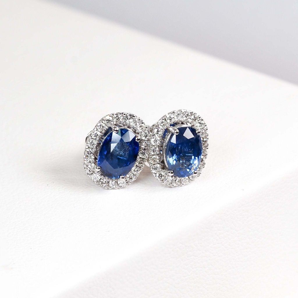 194-carats-blue-sapphire-with-026-carats-diamond-halo-earrings-359132