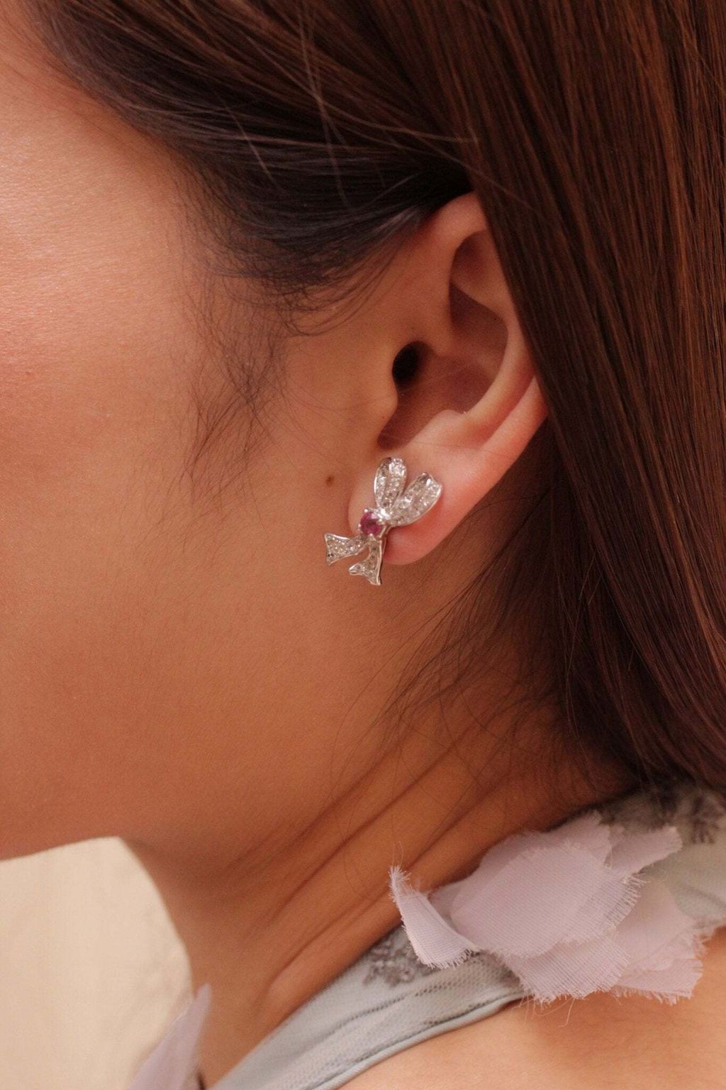de-soie-ribbon-ruby-with-white-zircon-earrings-799381