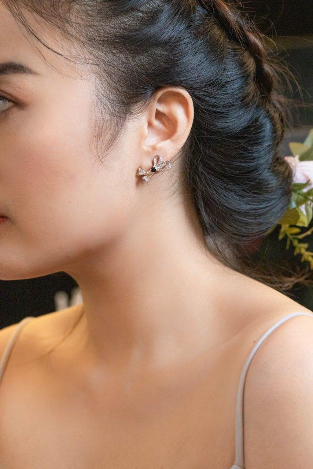 de-soie-ribbon-with-blue-sapphires-earrings-922917