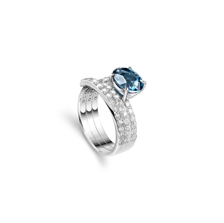 axora แหวนพลอยลอนดอนบลูโทแพซ London blue topaz wave ring