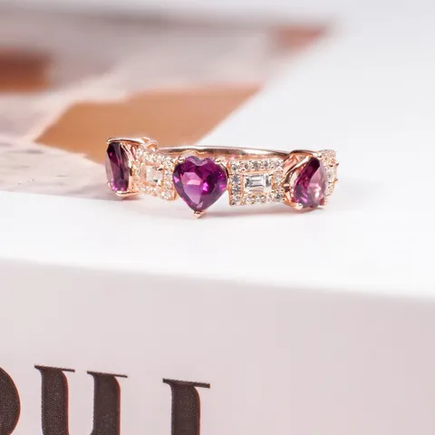 axora แหวนพลอยโกเมนสีม่วง purple garnet ล้อมพลอยเพทายทรงบาแก็ต