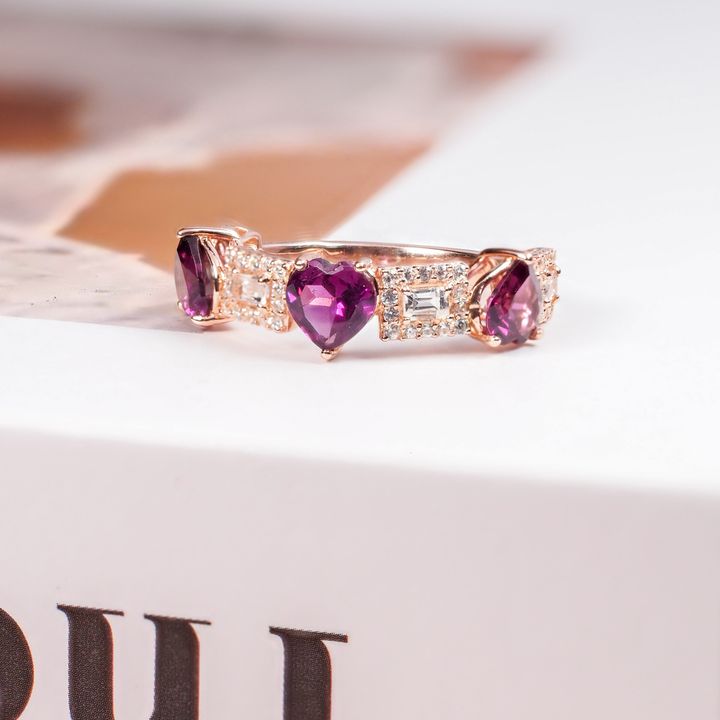 axora แหวนพลอยโกเมนสีม่วง purple garnet ล้อมพลอยเพทายทรงบาแก็ต