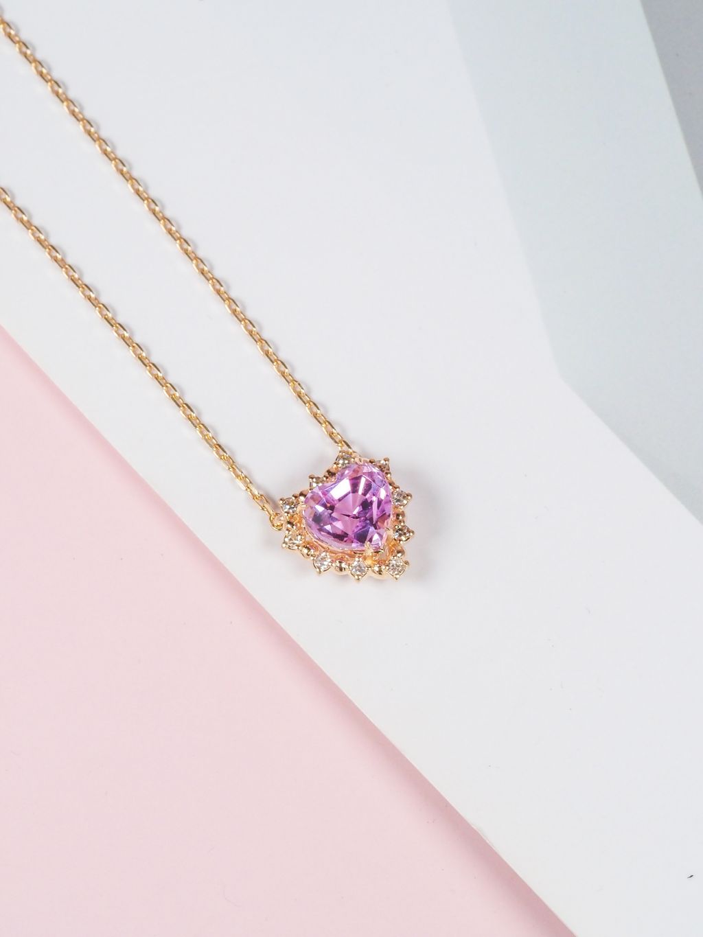 Axora Jewellery Amore Kinzite 9K gold necklace compose