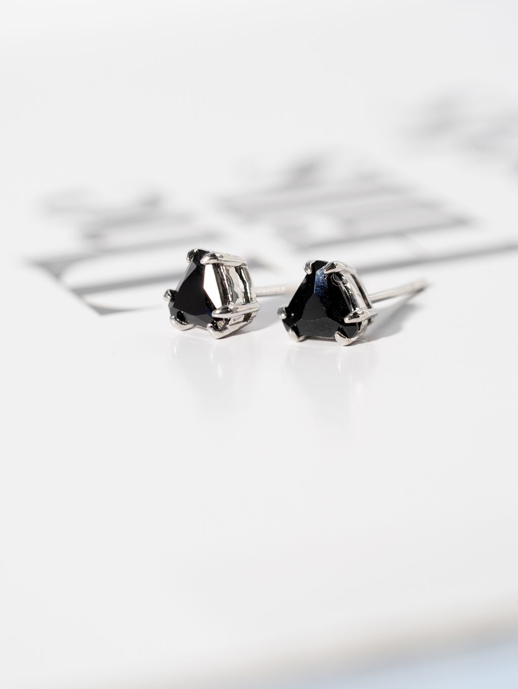 Onyx stud earrings3