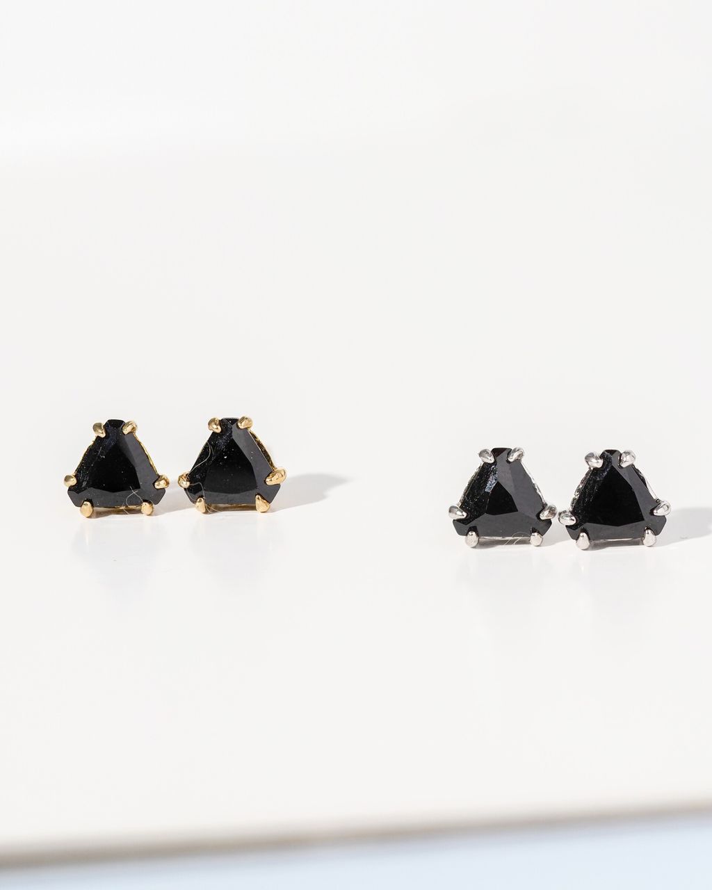 Onyx stud axora