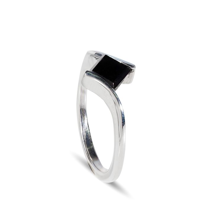 AXORA Onyx  Ring